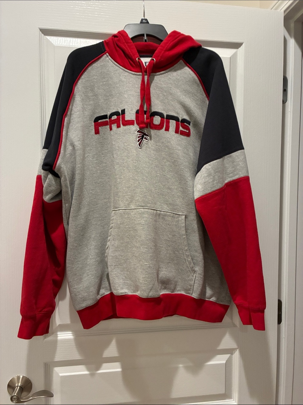 Team Apparel Gray, Red & Black Falcons Pullover Hoodie